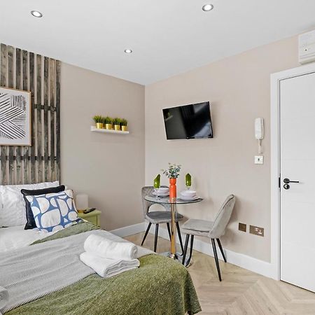 Boutique Heathrow Studio'S - Parking - Garden Apartment Harmondsworth Ngoại thất bức ảnh
