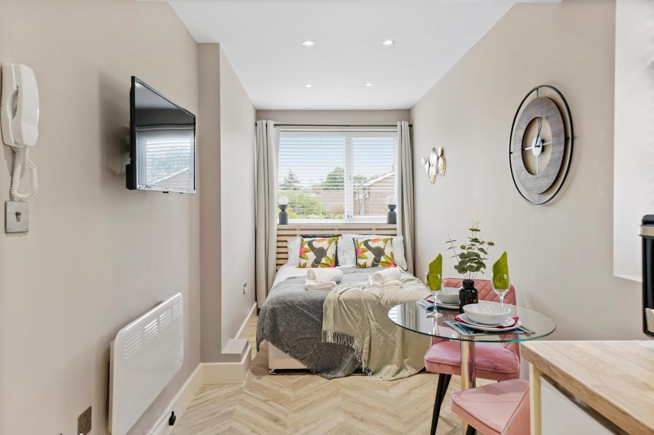 Boutique Heathrow Studio'S - Parking - Garden Apartment Harmondsworth Ngoại thất bức ảnh