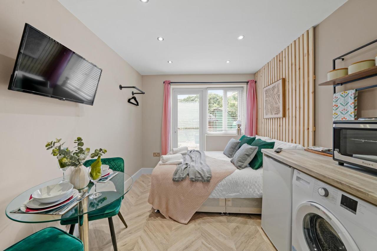 Boutique Heathrow Studio'S - Parking - Garden Apartment Harmondsworth Ngoại thất bức ảnh