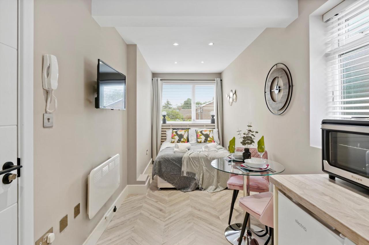 Boutique Heathrow Studio'S - Parking - Garden Apartment Harmondsworth Ngoại thất bức ảnh
