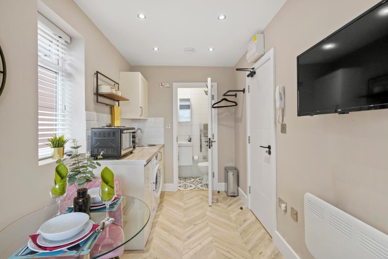 Boutique Heathrow Studio'S - Parking - Garden Apartment Harmondsworth Ngoại thất bức ảnh