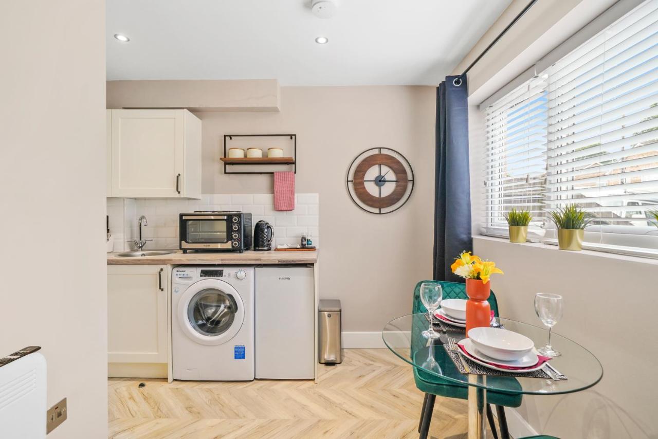 Boutique Heathrow Studio'S - Parking - Garden Apartment Harmondsworth Ngoại thất bức ảnh