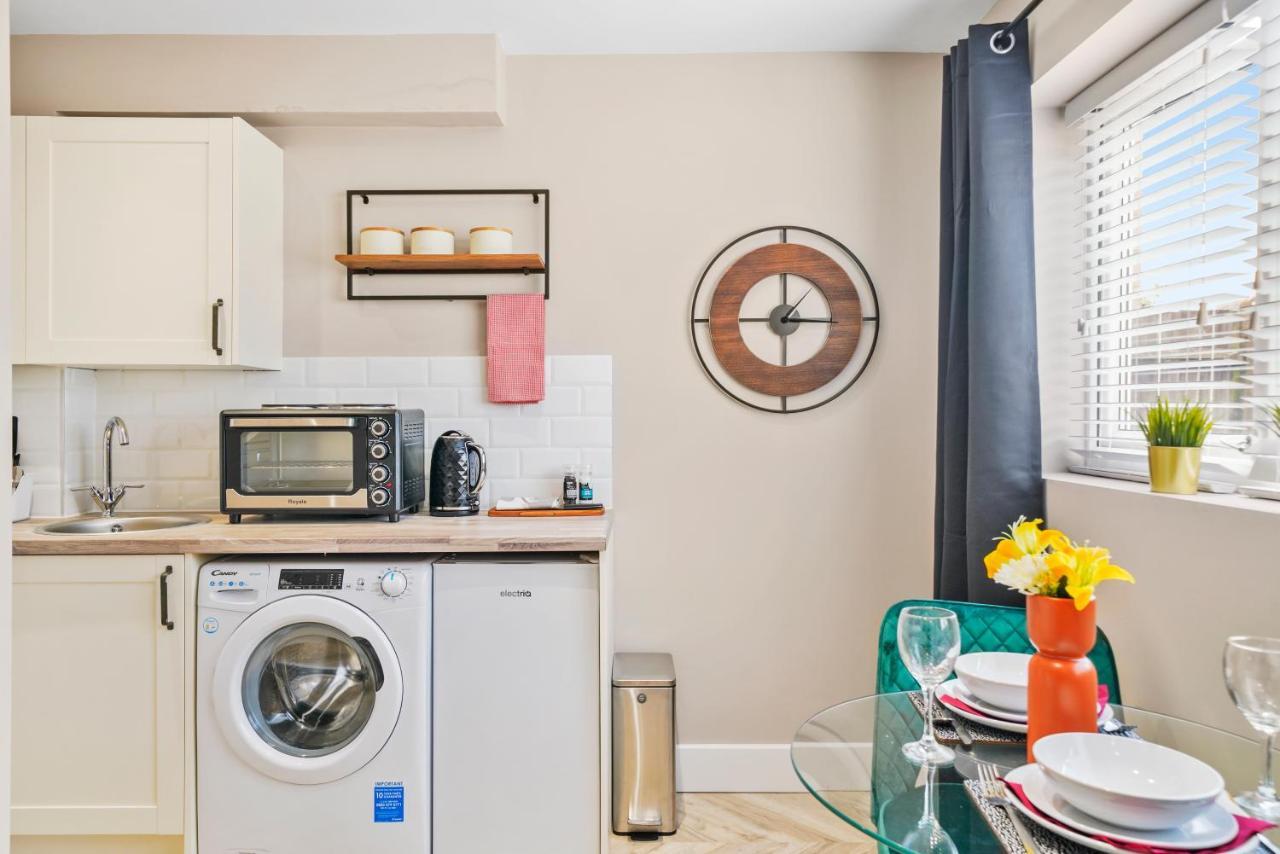 Boutique Heathrow Studio'S - Parking - Garden Apartment Harmondsworth Ngoại thất bức ảnh