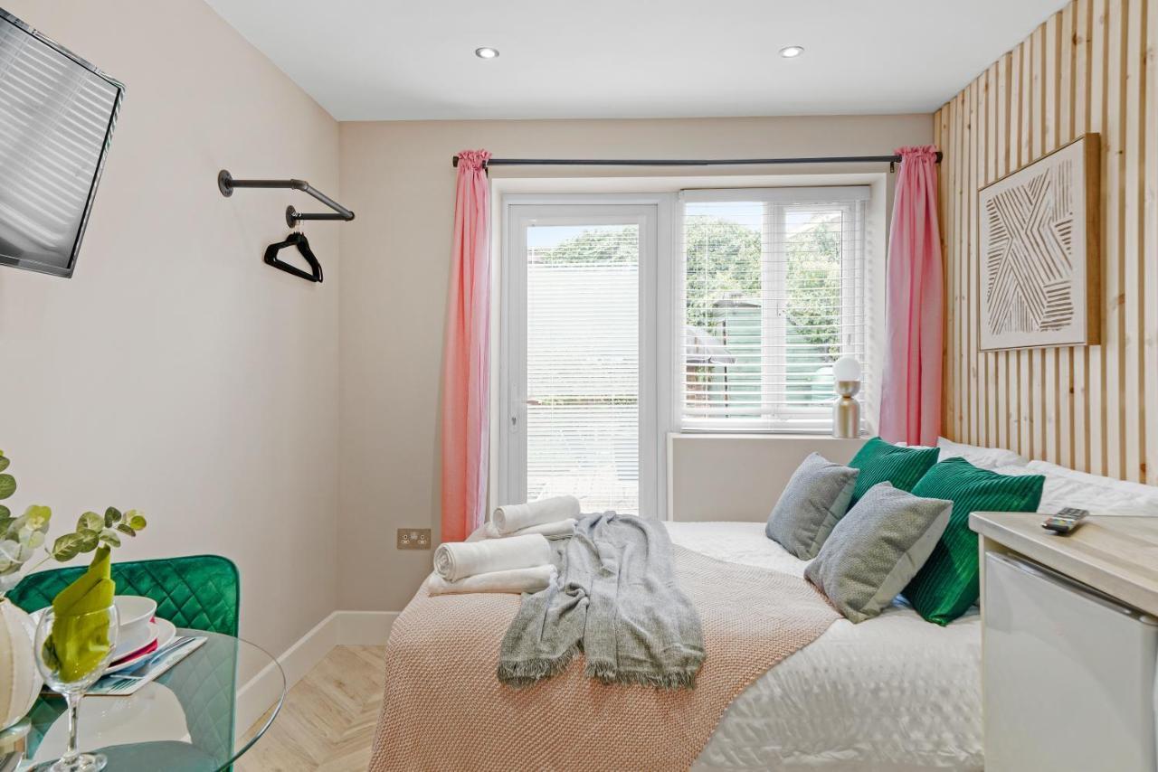 Boutique Heathrow Studio'S - Parking - Garden Apartment Harmondsworth Ngoại thất bức ảnh