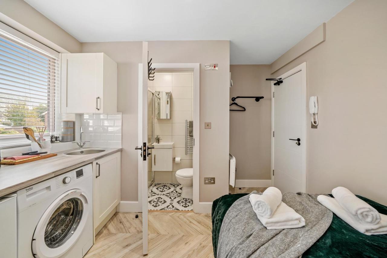 Boutique Heathrow Studio'S - Parking - Garden Apartment Harmondsworth Ngoại thất bức ảnh