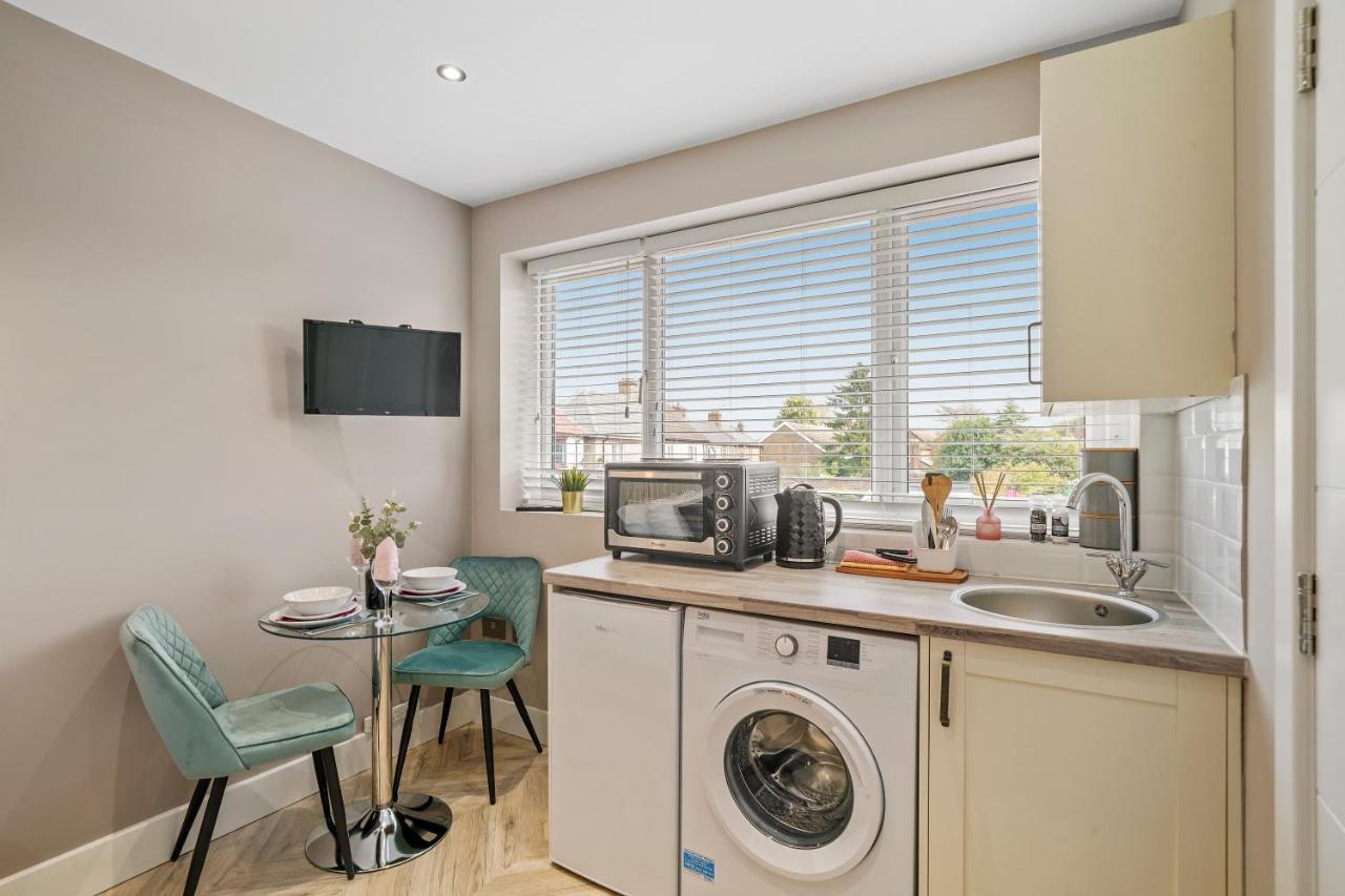 Boutique Heathrow Studio'S - Parking - Garden Apartment Harmondsworth Ngoại thất bức ảnh