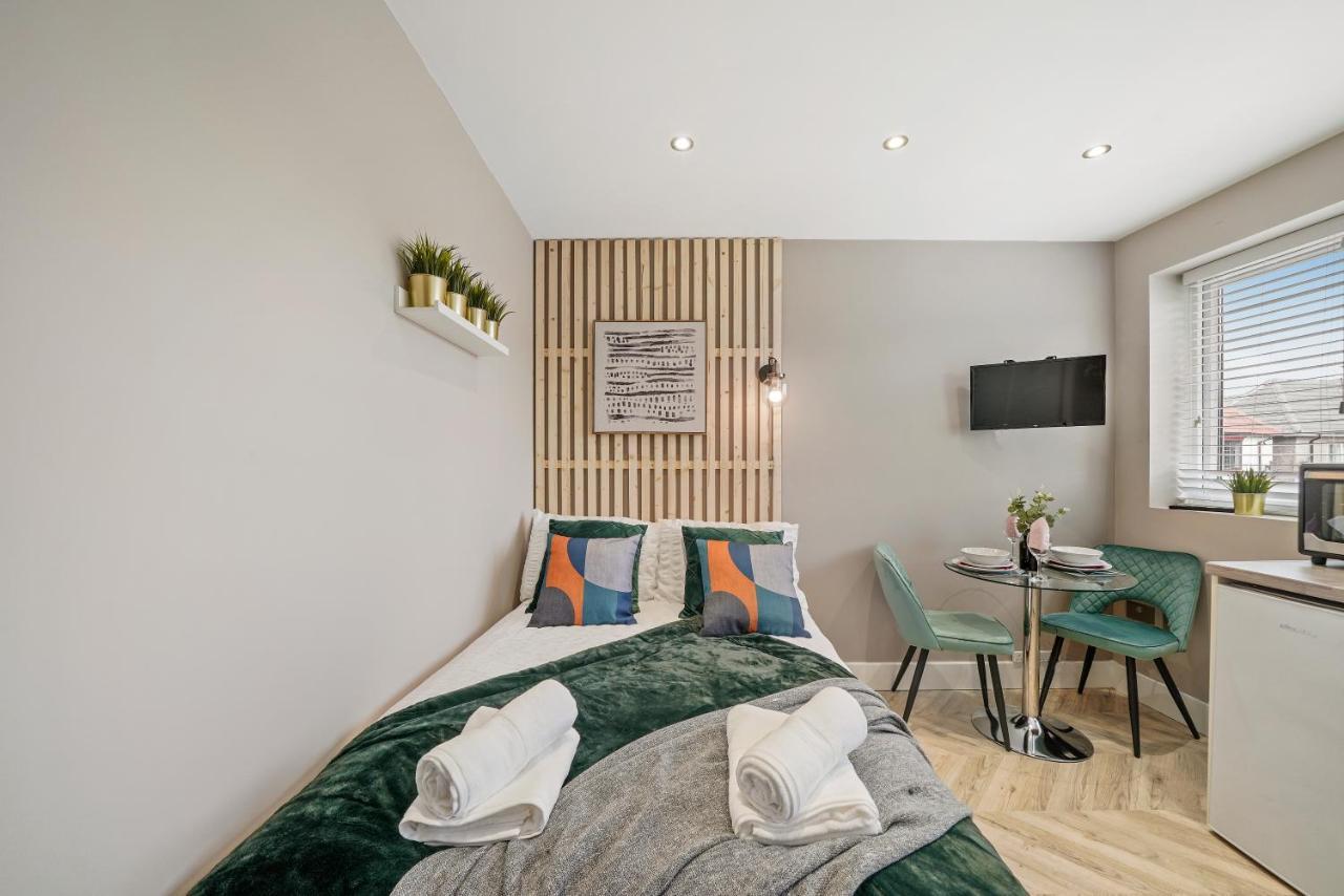 Boutique Heathrow Studio'S - Parking - Garden Apartment Harmondsworth Ngoại thất bức ảnh