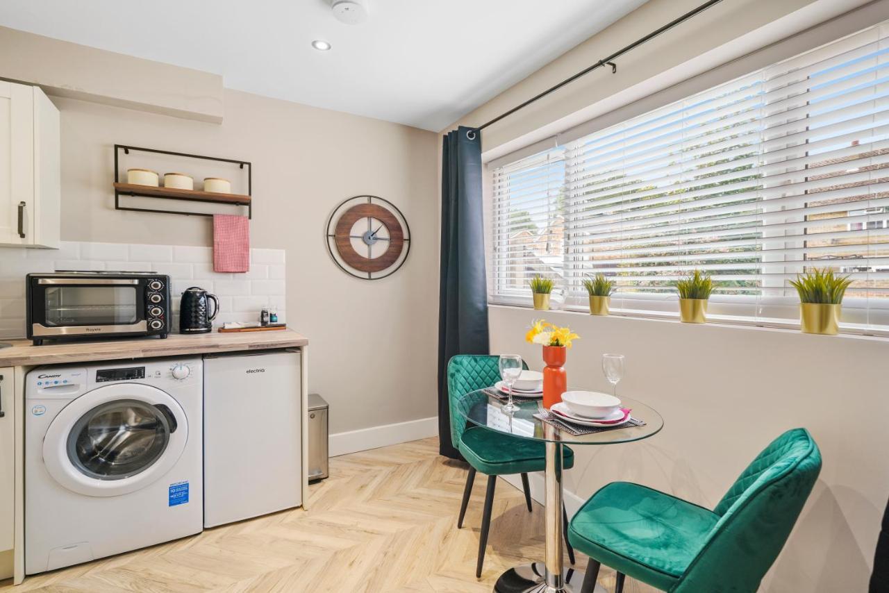 Boutique Heathrow Studio'S - Parking - Garden Apartment Harmondsworth Ngoại thất bức ảnh