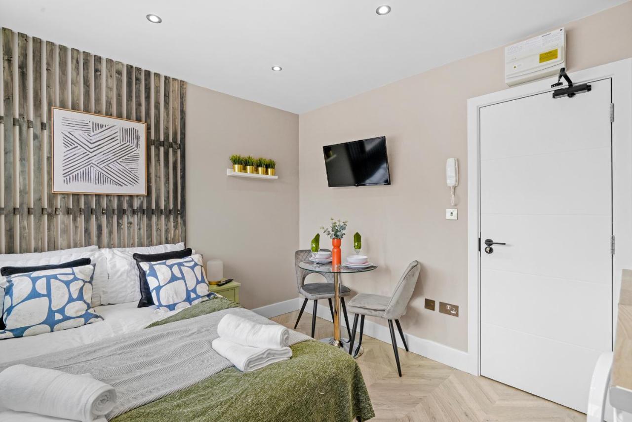 Boutique Heathrow Studio'S - Parking - Garden Apartment Harmondsworth Ngoại thất bức ảnh