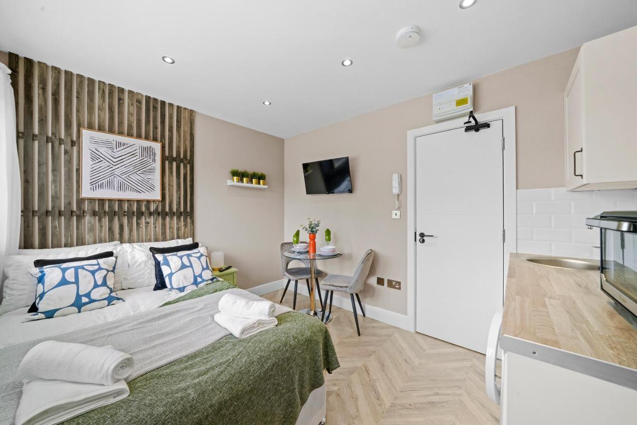 Boutique Heathrow Studio'S - Parking - Garden Apartment Harmondsworth Ngoại thất bức ảnh