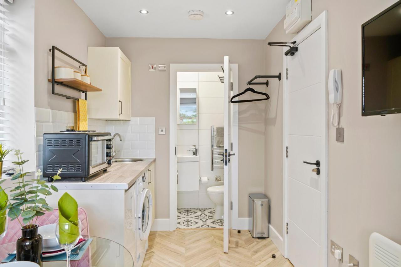 Boutique Heathrow Studio'S - Parking - Garden Apartment Harmondsworth Ngoại thất bức ảnh