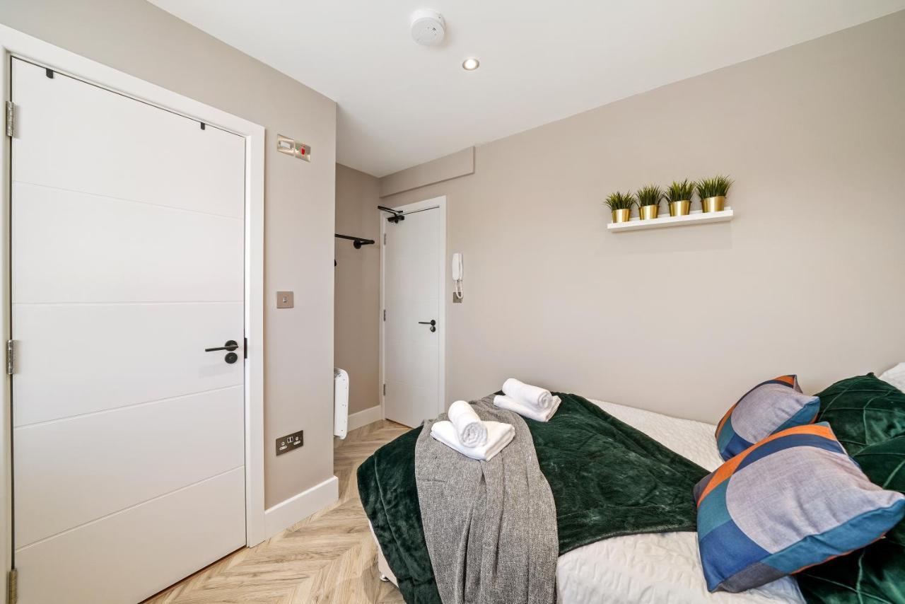 Boutique Heathrow Studio'S - Parking - Garden Apartment Harmondsworth Ngoại thất bức ảnh