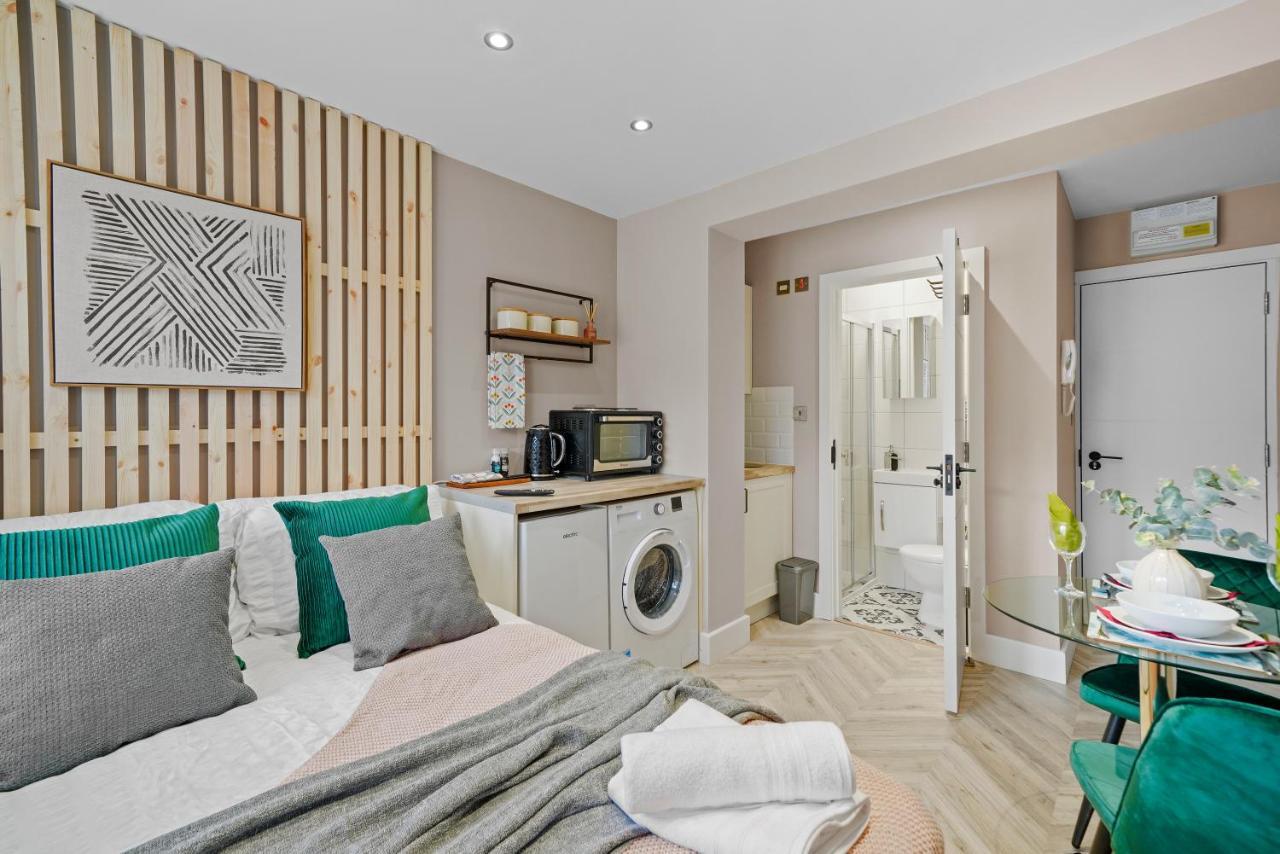 Boutique Heathrow Studio'S - Parking - Garden Apartment Harmondsworth Ngoại thất bức ảnh