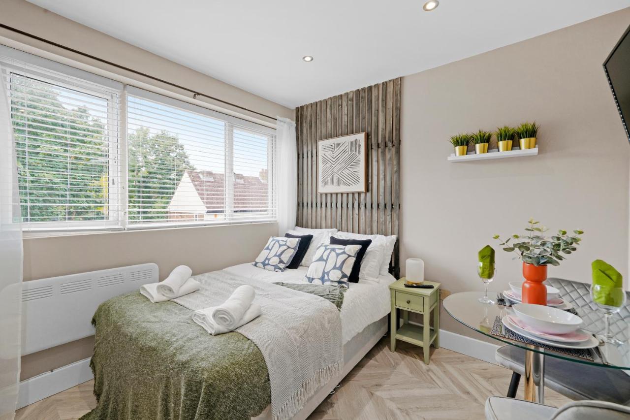 Boutique Heathrow Studio'S - Parking - Garden Apartment Harmondsworth Ngoại thất bức ảnh