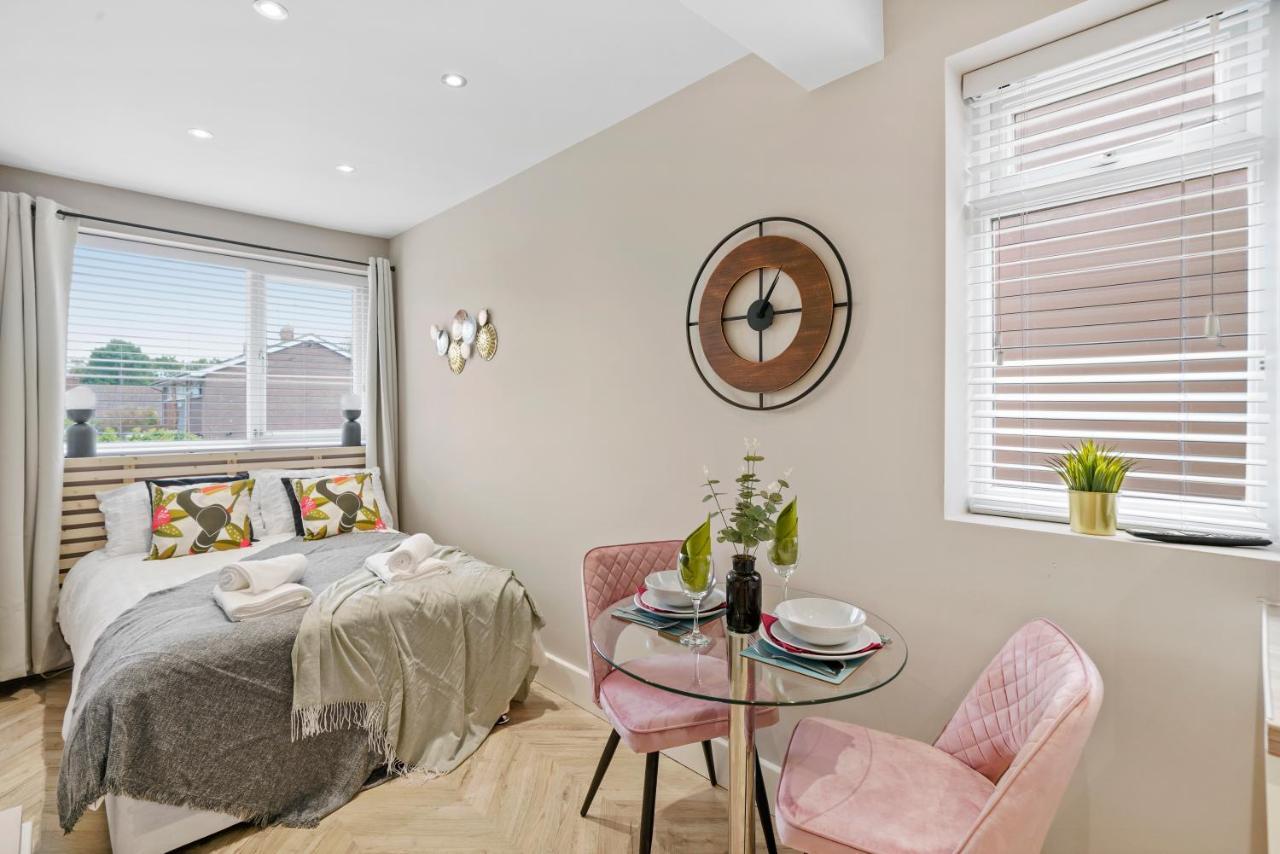 Boutique Heathrow Studio'S - Parking - Garden Apartment Harmondsworth Ngoại thất bức ảnh
