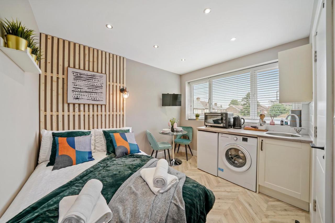 Boutique Heathrow Studio'S - Parking - Garden Apartment Harmondsworth Ngoại thất bức ảnh